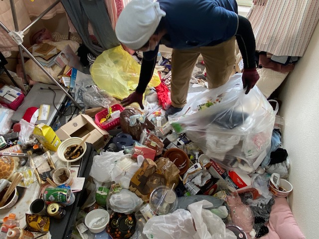 ゴミ屋敷片付け作業 ゴミ屋敷片付け作業